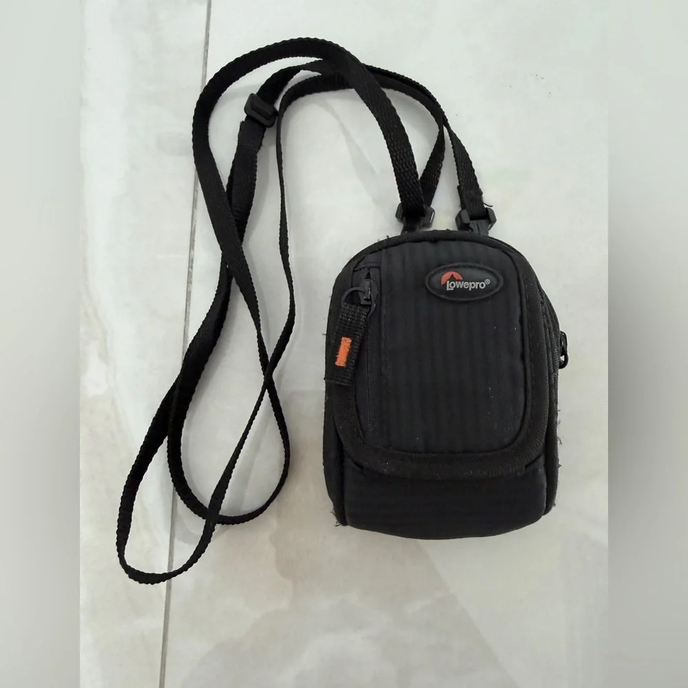 Lowepro Black Digital Camera case with Adjustable Strap and Belt Loop LP 114 GL